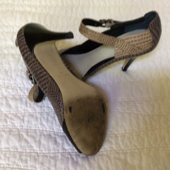 Nine West Croc-embossed heels, Size 9 Medium - Picture 7 of 8